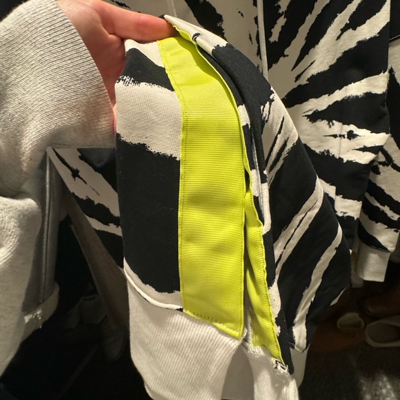 Fabletics Sweatshirt - Picture 8 of 8